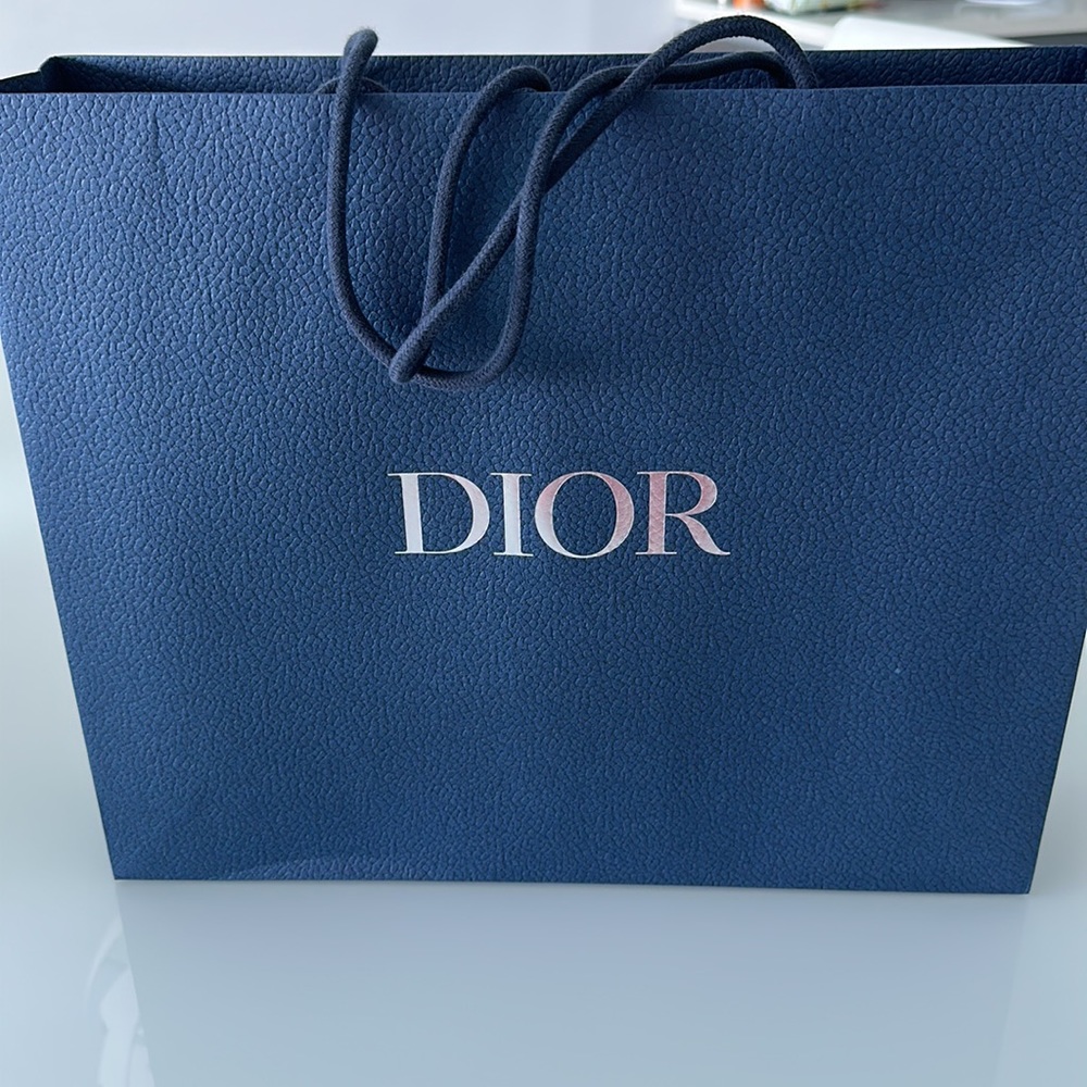Dior 37 size (Small) runs super nice,not to tight,not to loose